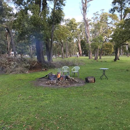 Tim'S Place Hostel Halls Gap Exterior photo